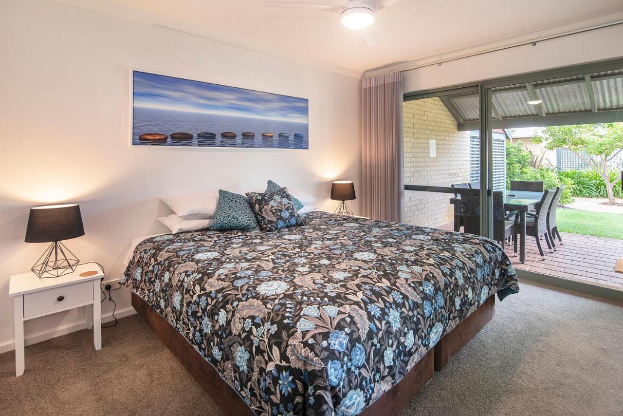 Bayshore Beachside Resort Дънсбъро Екстериор снимка