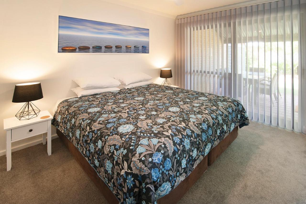 Bayshore Beachside Resort Дънсбъро Екстериор снимка
