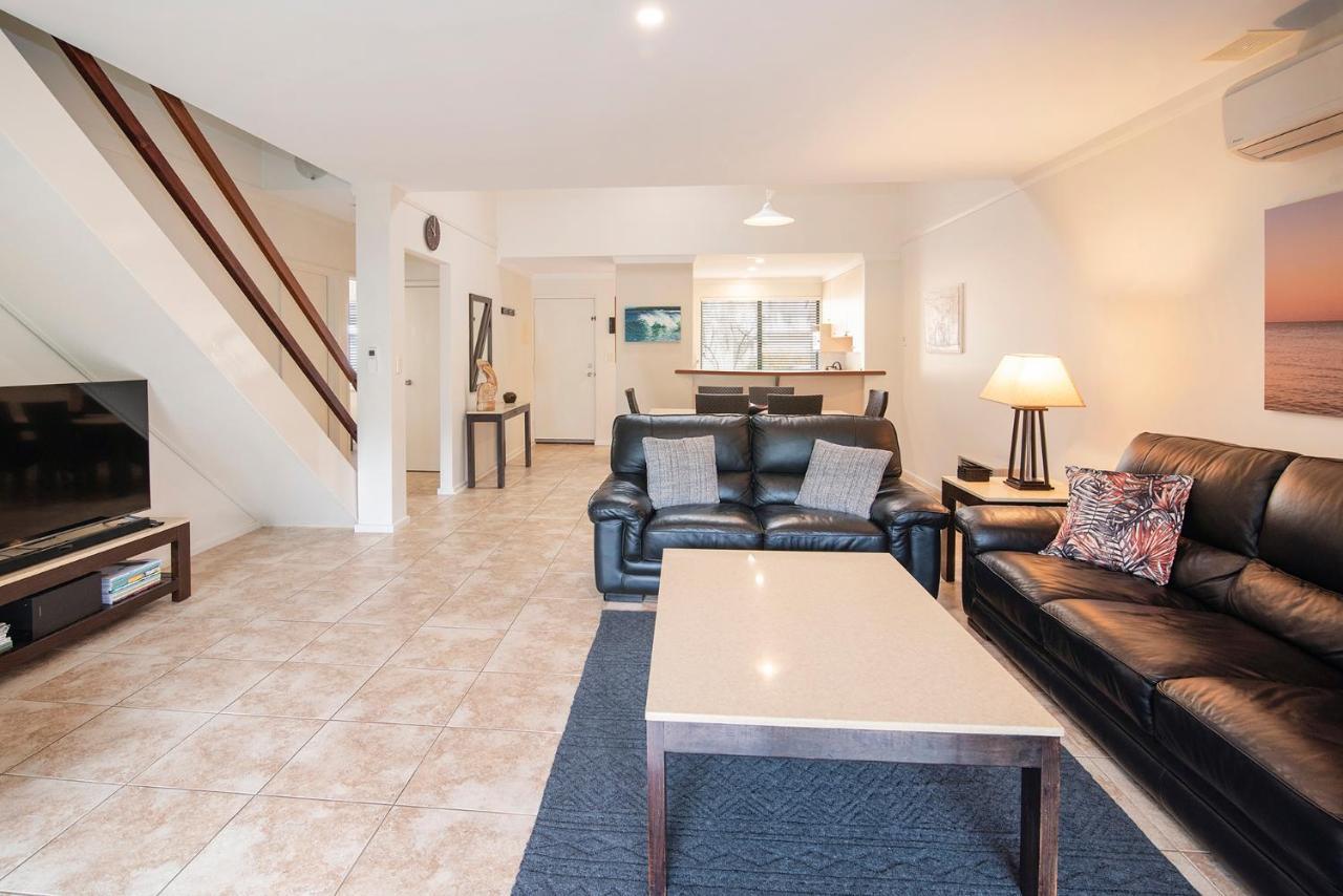 Bayshore Beachside Resort Дънсбъро Екстериор снимка
