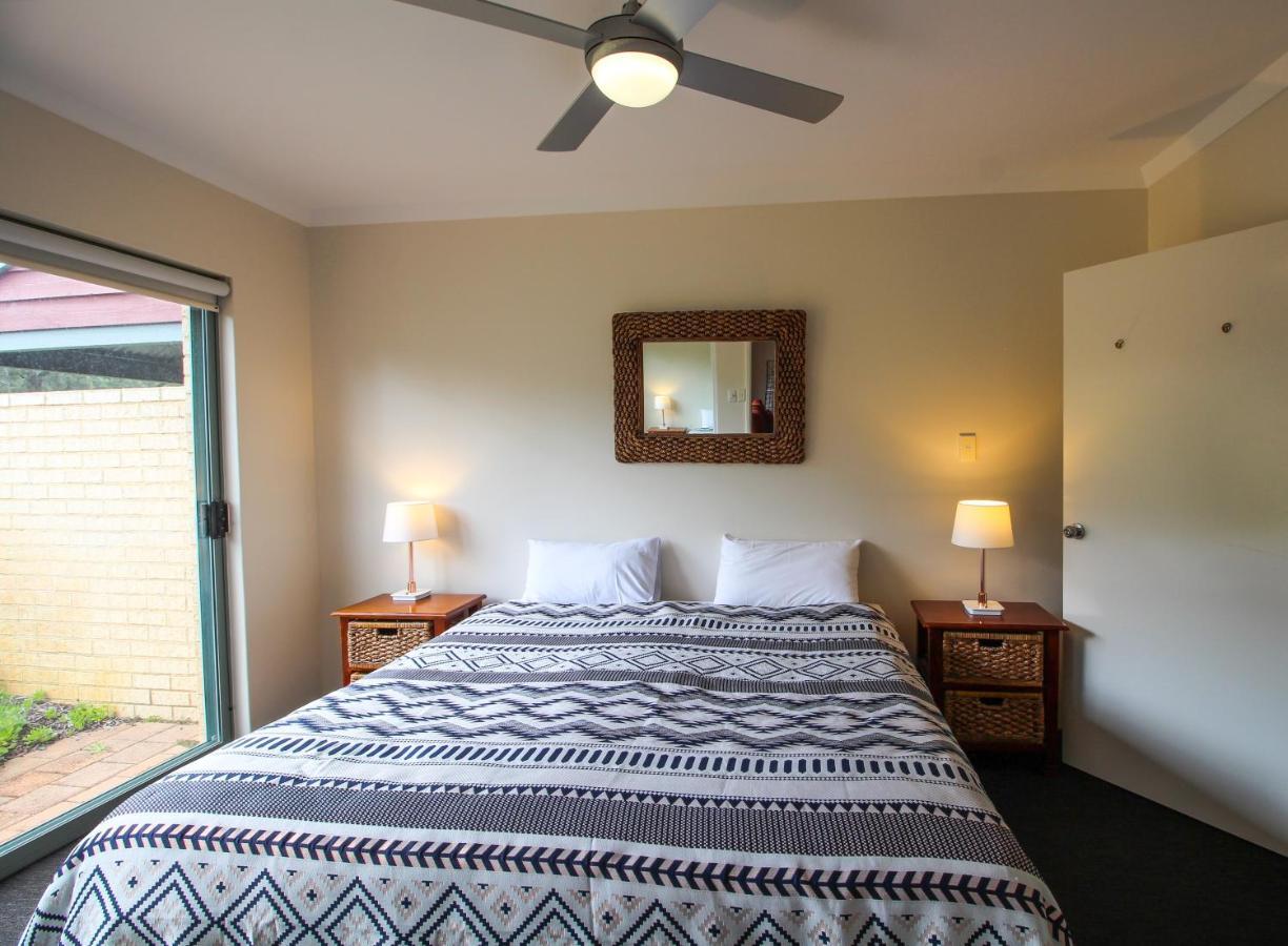 Bayshore Beachside Resort Дънсбъро Екстериор снимка