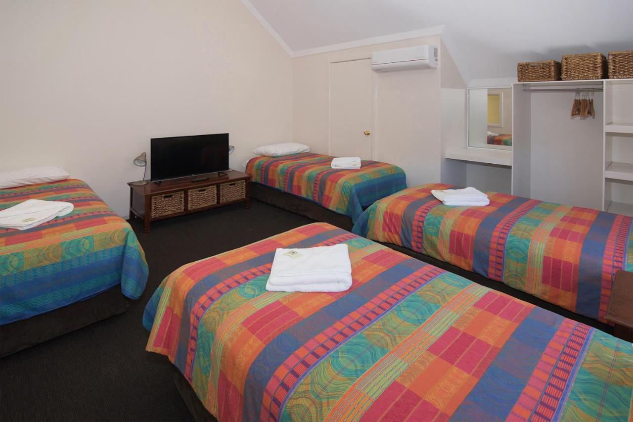 Bayshore Beachside Resort Дънсбъро Екстериор снимка
